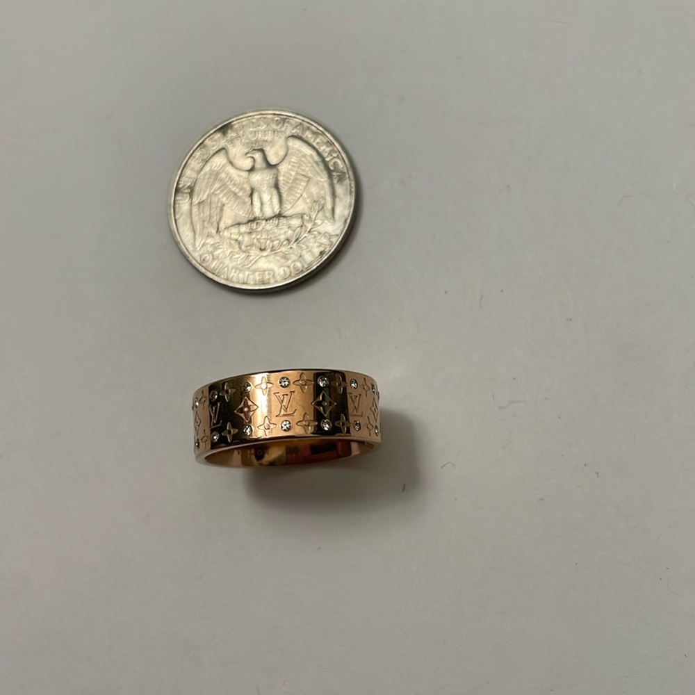 New!  Louis Vuitton ring size 6